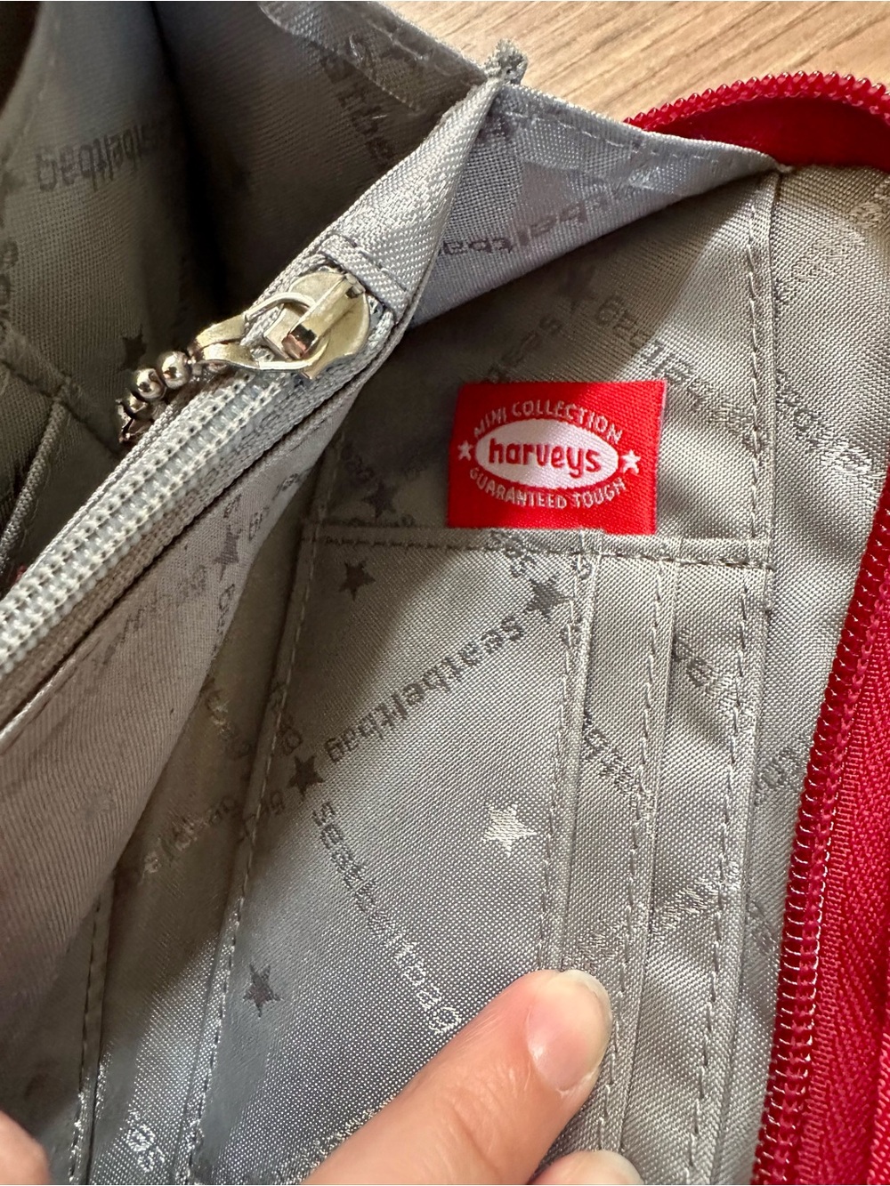 Harvey’s Seatbelt Red Zip Wallet - Picture 9 of 10